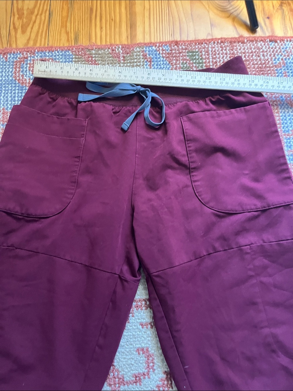 FIGS Zamora Jogger Scrub Maroon Women’s M EUC - Picture 2 of 9